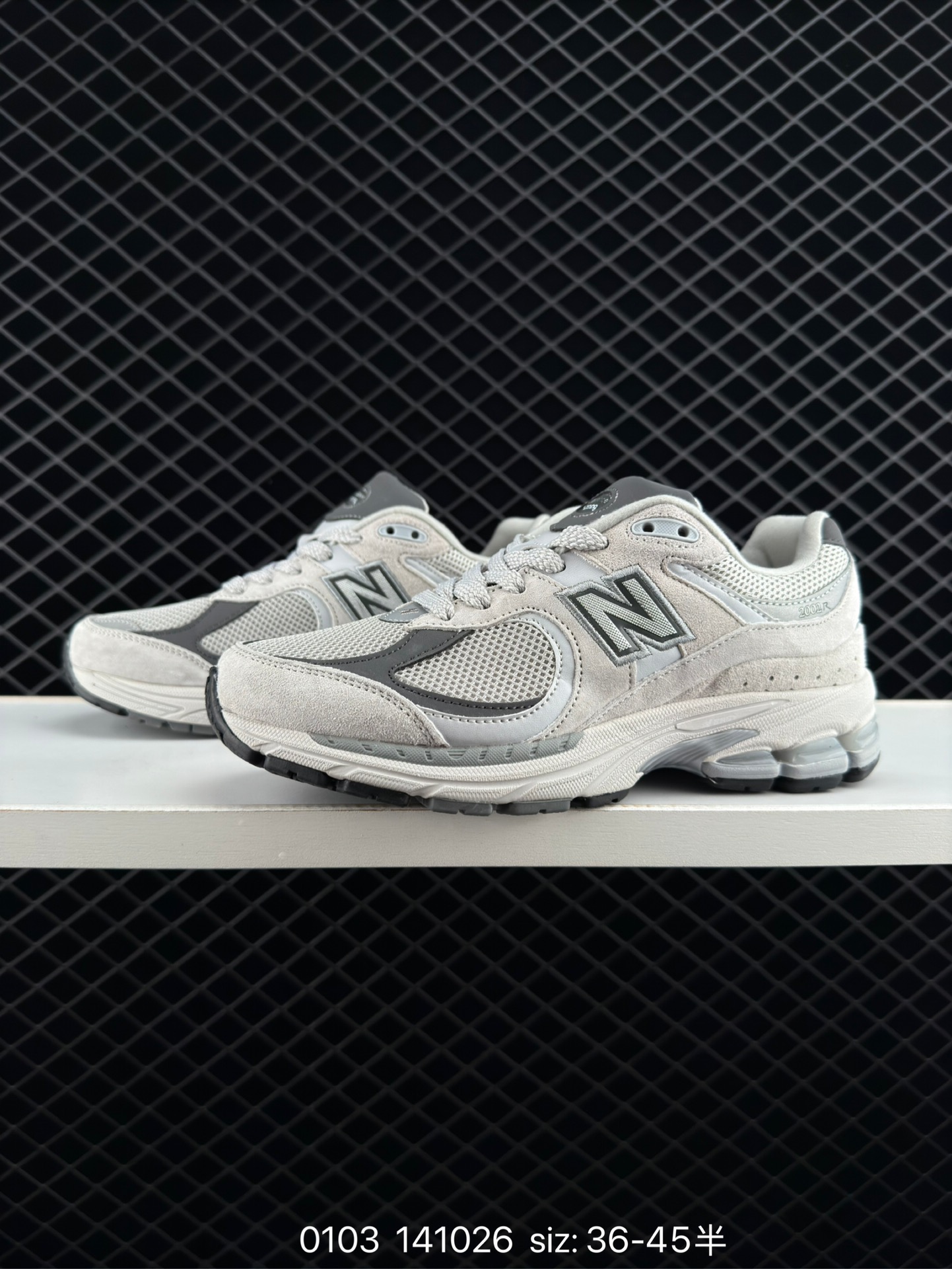 New Balance M2002